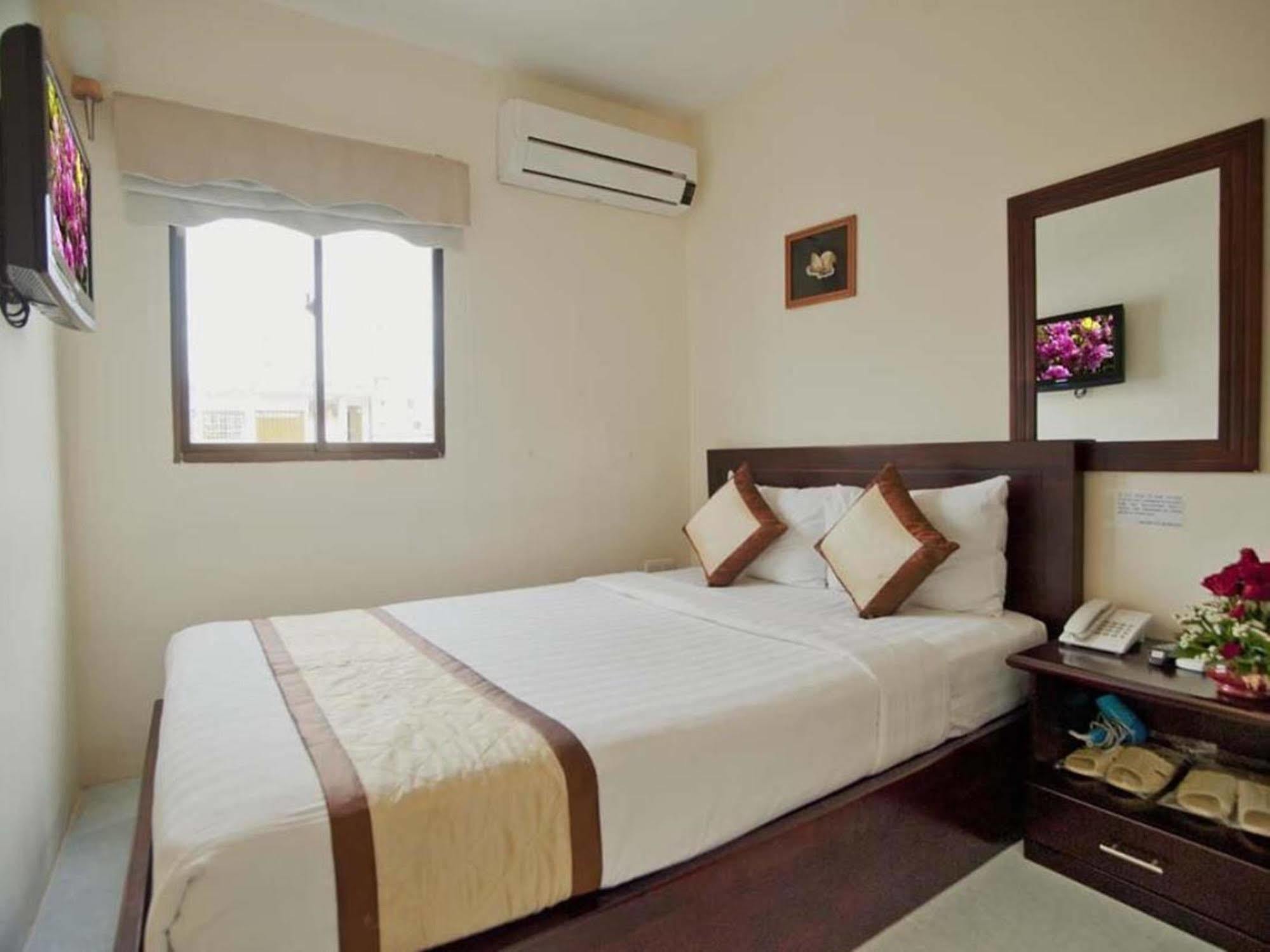 Oyo 438 Small Bay Hotel Hô Chi Minh-Ville Extérieur photo