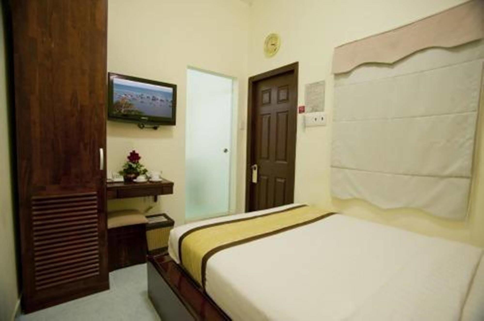 Oyo 438 Small Bay Hotel Hô Chi Minh-Ville Extérieur photo