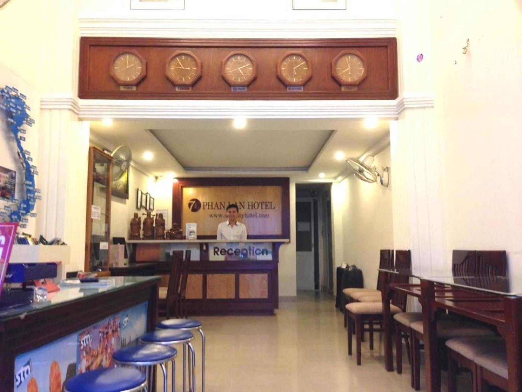 Oyo 438 Small Bay Hotel Hô Chi Minh-Ville Extérieur photo