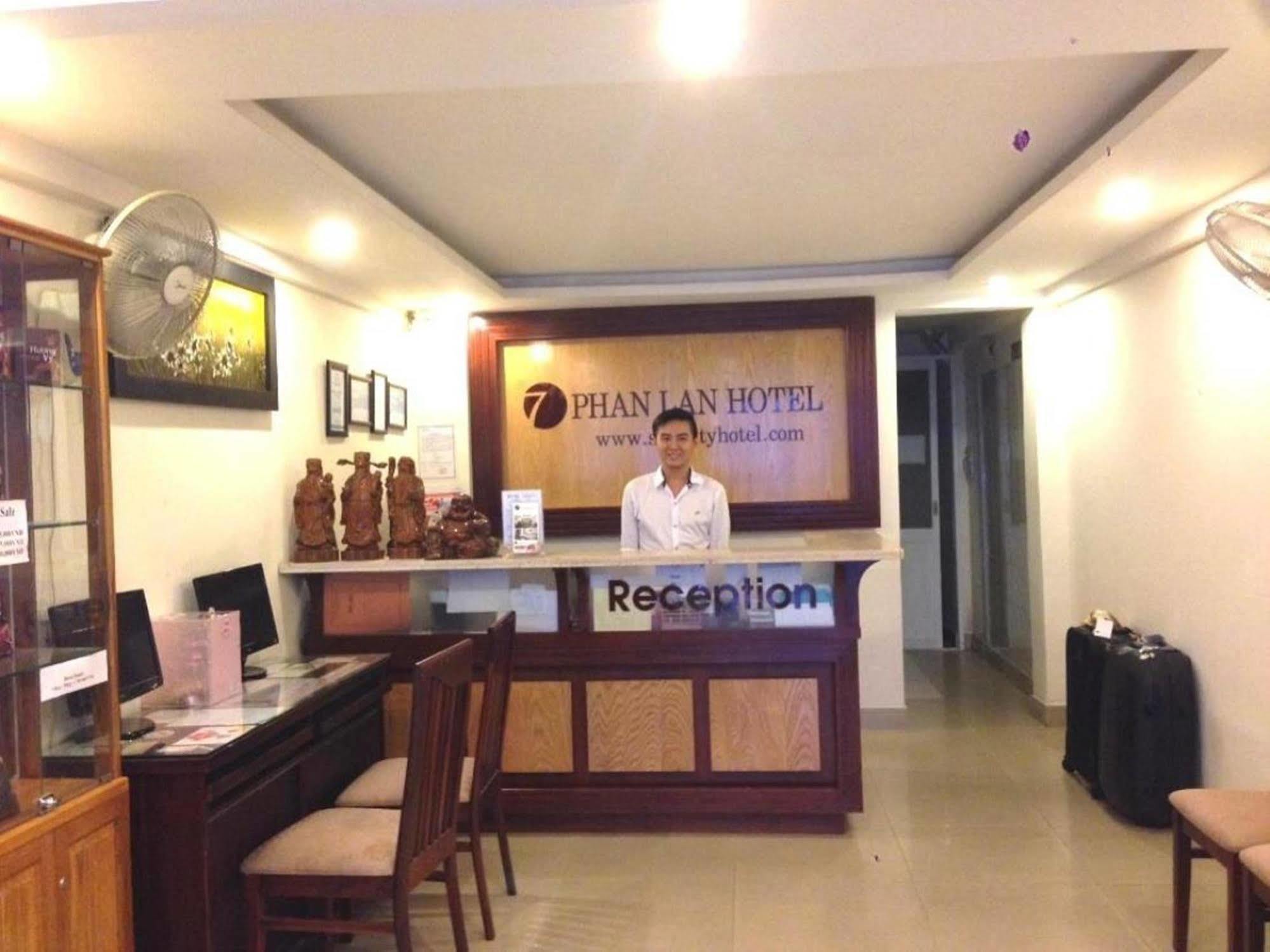 Oyo 438 Small Bay Hotel Hô Chi Minh-Ville Extérieur photo