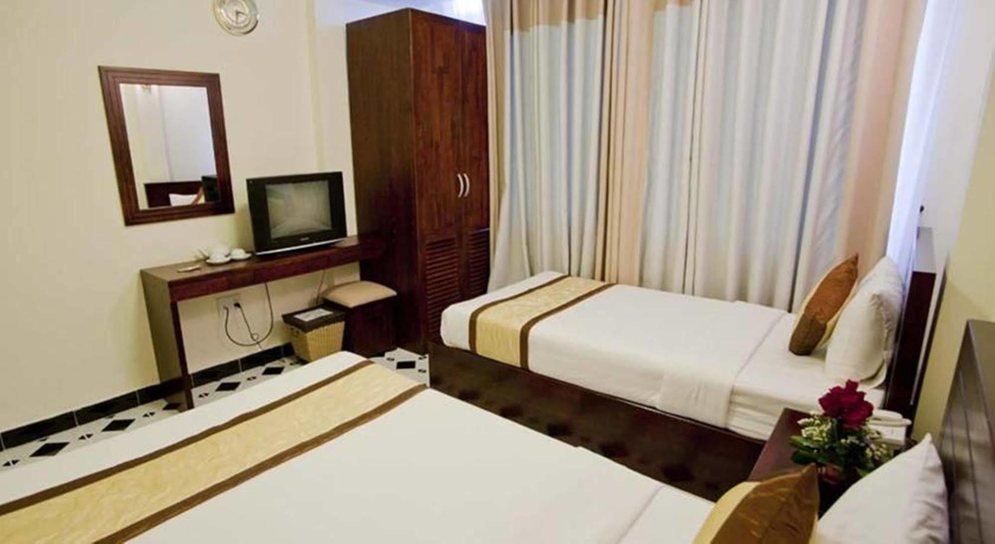 Oyo 438 Small Bay Hotel Hô Chi Minh-Ville Extérieur photo