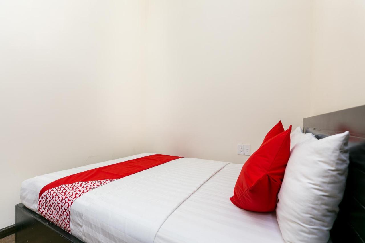 Oyo 438 Small Bay Hotel Hô Chi Minh-Ville Extérieur photo